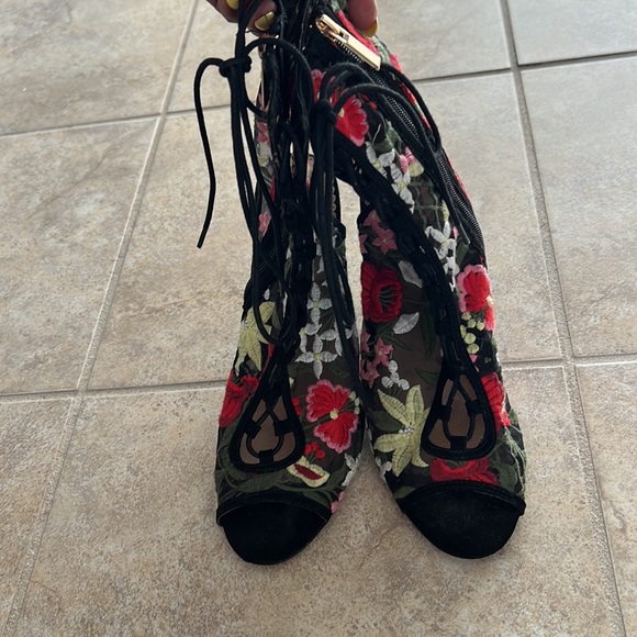 Floral ankle boots - Picture 8 of 9